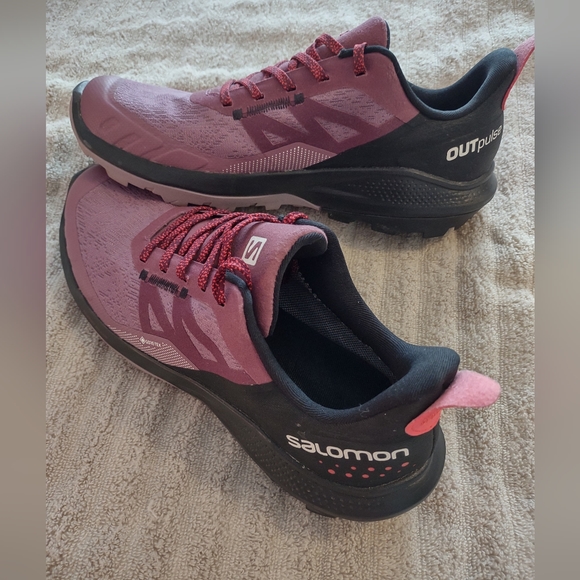 Salomon Shoes - Salomon Outpulse GTX Women Size 9 Trail Running Shoes Poppy Red